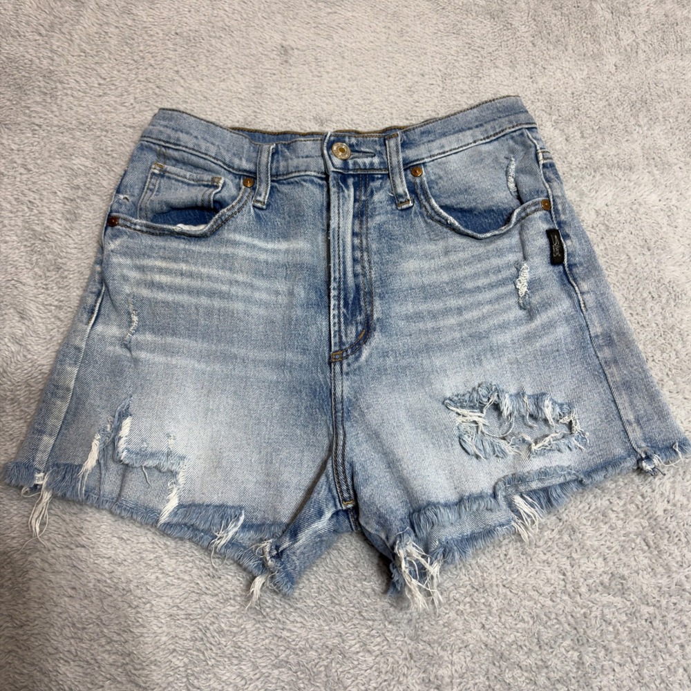 Silver Jeans Co Highly Desirable Short Womens 27 Light Wash Distressed Frayed